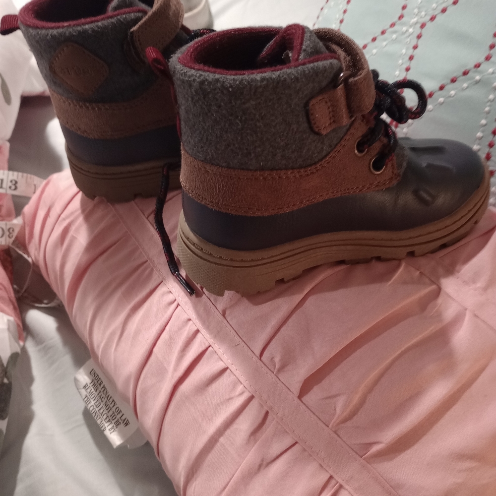 Boys Carter size 7